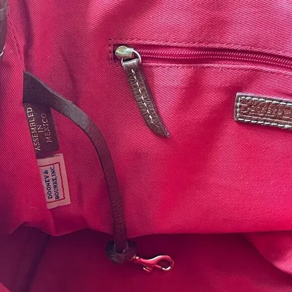 Vintage Dooney & Bourke Pebbled Leather Shoulder Bag | Expandable Brass Hardware - Picture 6 of 16